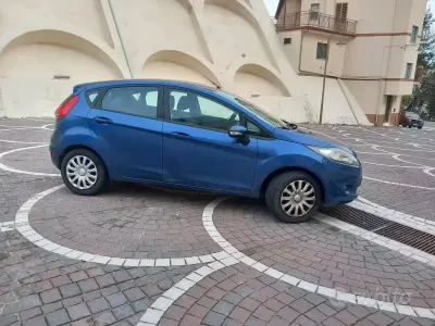 Usata Ford Fiesta 68 CV (50 kW) 2009 Blu Berlina