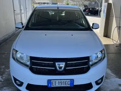 Usata Dacia Sandero Lauréate 75 CV (55 kW) 2014 Berlina