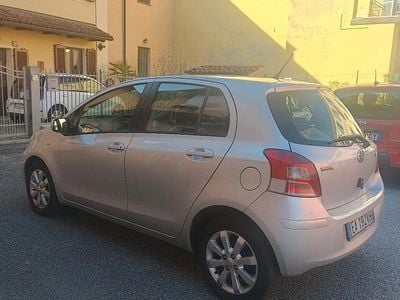 Usata Toyota Yaris 2010 Grigio Utilitaria