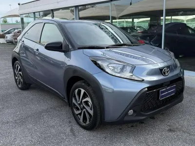 Usata Toyota Aygo X Trend 72 CV (52 kW) 2024 Grigio SUV