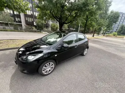 Usata Mazda 2 75 CV (55 kW) 2009 Nero Utilitaria