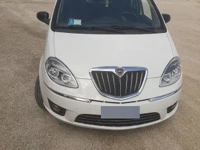 Usata Lancia Musa 95 CV (69 kW) 2012 Bianco Monovolume