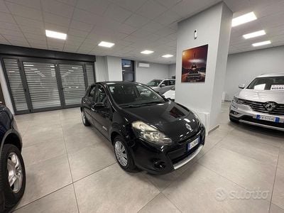 Nero Usata 2011 Renault Clio II Dynamique Berlina | 3500 € (Buon prezzo)