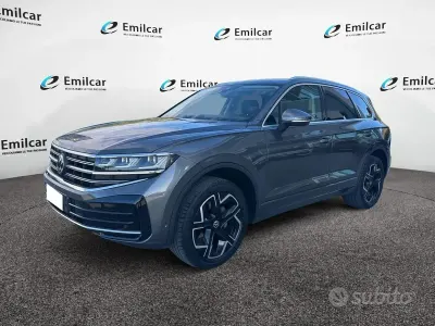 Usata VW Touareg R-line 231 CV (169 kW) 2023 Grigio SUV