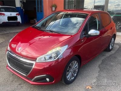 Rosso Usata 2016 Peugeot 208 Style Utilitaria | 8500 € (Buon prezzo)