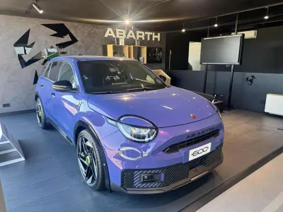 Nuova Abarth 600e Scorpionissima 105 kW (143 CV) 2026 Viola SUV