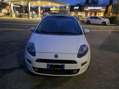 Usata Fiat Punto Pop 77 CV (56 kW) 2012 Bianco Utilitaria