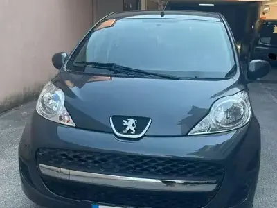 Usata Peugeot 107 68 CV (50 kW) 2009 Grigio Utilitaria