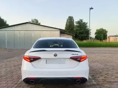 Usata Alfa Romeo Giulia Super 180 CV (132 kW) 2017 Berlina