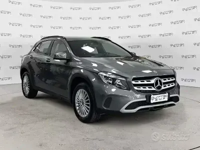 Usata Mercedes GLA180 Business 109 CV (80 kW) 2017 Grigio SUV