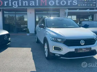 Usata VW T-Roc Style 116 CV (85 kW) 2019 Grigio SUV