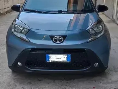 Usata Toyota Aygo X Trend 72 CV (52 kW) 2025 Blu/azzurro SUV
