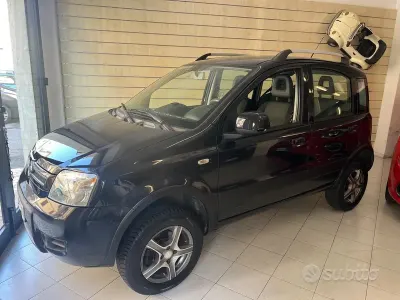 Usata Fiat Panda 4x4 Climbing 75 CV (55 kW) 2013 Nero Utilitaria
