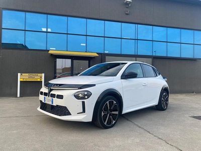 Usata Lancia Ypsilon 101 CV (74 kW) 2025 Bianco / metallizzato Utilitaria