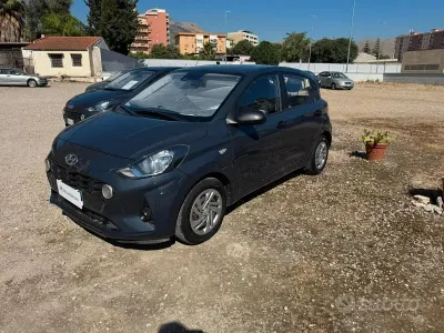 Usata Hyundai i10 Advanced 67 CV (49 kW) 2023 Grigio Utilitaria