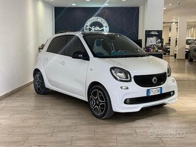 Begagnad Smart ForFour Prime 70 HK (51 kW) 2015 Vit Halvkombi