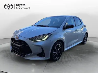 Usata Toyota Yaris Hybrid Lounge 116 CV (85 kW) 2021 Bianco Berlina