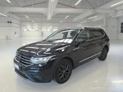 Usata VW Tiguan Allspace Life 149 CV (109 kW) 2022 Nero SUV