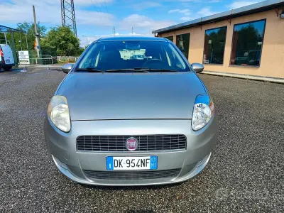 Usata Fiat Grande Punto Active 65 CV (47 kW) 2007 Grigio Utilitaria