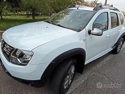 Usata Dacia Duster Lauréate 125 CV (91 kW) 2015 Bianco SUV