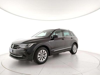Usata VW Tiguan Life 122 CV (89 kW) 2022 Deep black perlato SUV