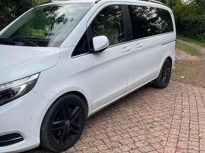 Mercedes V220