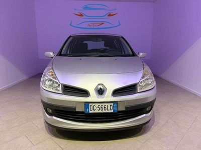 Argento Usata 2007 Renault Clio II Luxe Berlina | 2790 € (Buon prezzo)