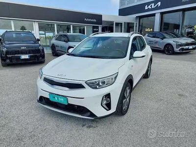 Begagnad Kia Stonic Style 100 HK (73 kW) 2022 Vit SUV