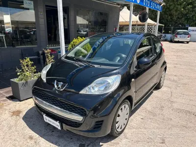 Usata Peugeot 107 Access 68 CV (50 kW) 2010 Nero Utilitaria