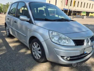 Usata Renault Scénic II 111 CV (81 kW) 2007 Grigio Monovolume