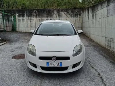 Usata Fiat Bravo Easy 120 CV (88 kW) 2012 Bianco Utilitaria