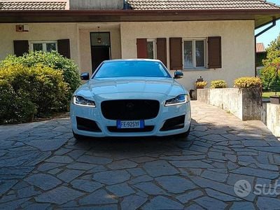 Usata Jaguar XF 180 CV (132 kW) 2016 Bianco Berlina
