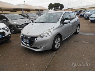 Grigio Usata 2014 Peugeot 208 Active Utilitaria | 7650 € (Buon prezzo)