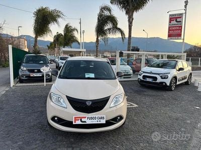 Usata Lancia Ypsilon Gold 69 CV (50 kW) 2019 Beige Utilitaria