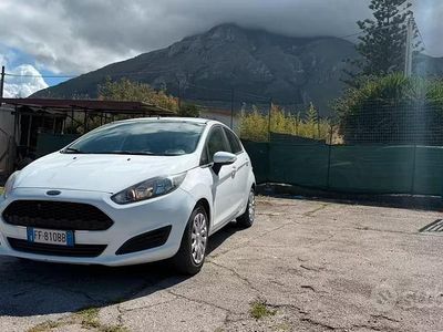 Usata Ford Fiesta Business Edition 60 CV (44 kW) 2016 Bianco Utilitaria