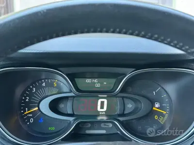 Usata Renault Captur Life 90 CV (66 kW) 2016 Grigio SUV