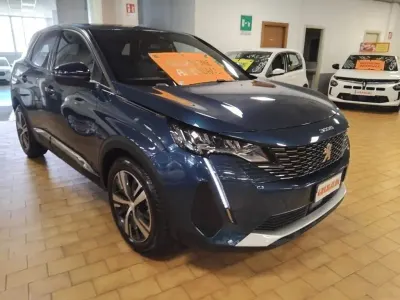 Usata Peugeot 3008 Allure 131 CV (96 kW) 2023 Blu / metallizzato SUV