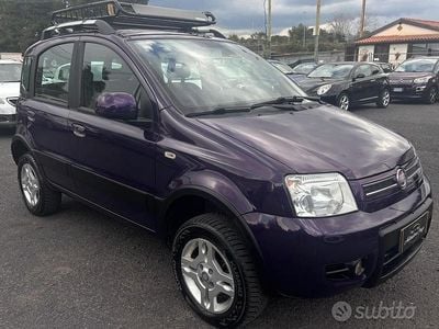 Usata Fiat Panda 4x4 Climbing 74 CV (54 kW) 2011 Viola Utilitaria