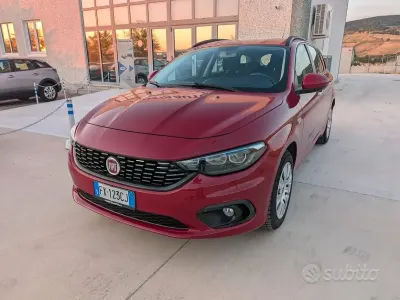 Usata Fiat Tipo Easy 95 CV (69 kW) 2019 Rosso Station wagon
