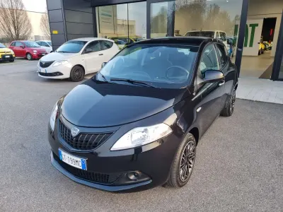 Usata Lancia Ypsilon S 70 CV (51 kW) 2024 Nero Utilitaria