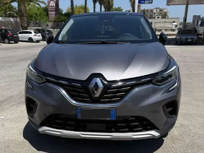 Usata Renault Captur Techno 101 CV (74 kW) 2023 Argento SUV