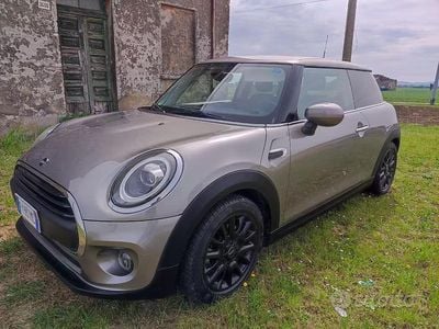 Usata Mini ONE 75 CV (55 kW) 2019 Grigio Utilitaria