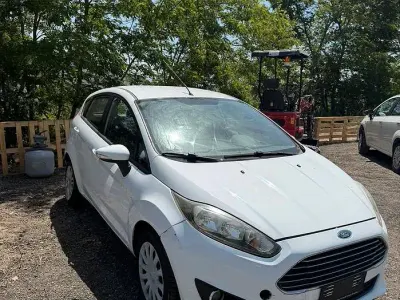 Usata Ford Fiesta Titanium 97 CV (71 kW) 2013 Bianco Berlina