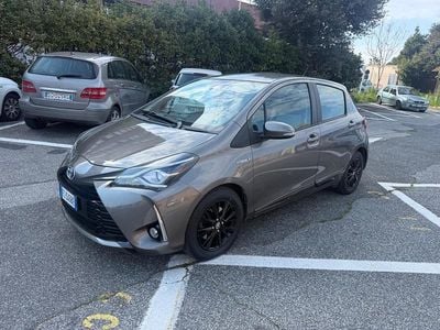 Usata Toyota Yaris Hybrid Edition 73 CV (53 kW) 2018 Grigio Berlina