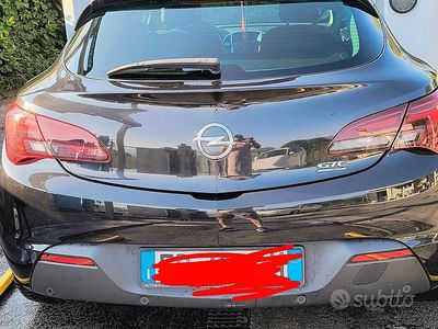 Usata Opel Astra GTC 130 CV (95 kW) 2012 Nero Coupé