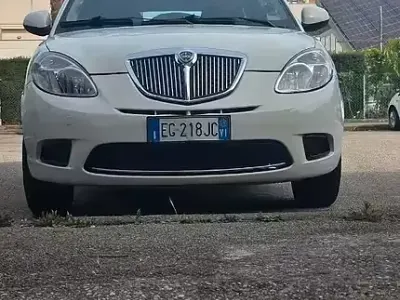 Usata Lancia Ypsilon 69 CV (50 kW) 2010 Bianco Utilitaria