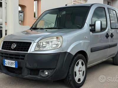 Usata Fiat Doblò 120 CV (88 kW) 2009 Grigio Monovolume