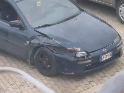 Usata Mazda 323F 88 CV (64 kW) 1999 Blu Berlina
