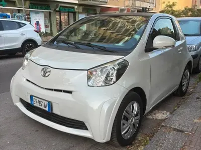 Usata Toyota iQ Active 68 CV (50 kW) 2013 Bianco Utilitaria