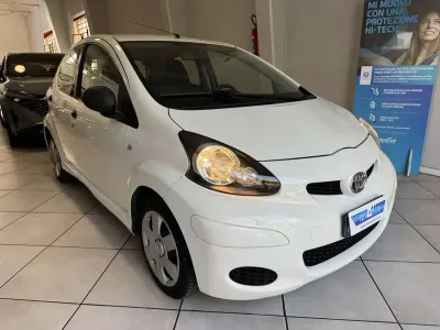 Usata Toyota Aygo Connect Style 68 CV (50 kW) 2011 Bianco Utilitaria